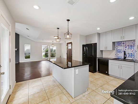 3rd image of 10415 Eagle Glen Dr