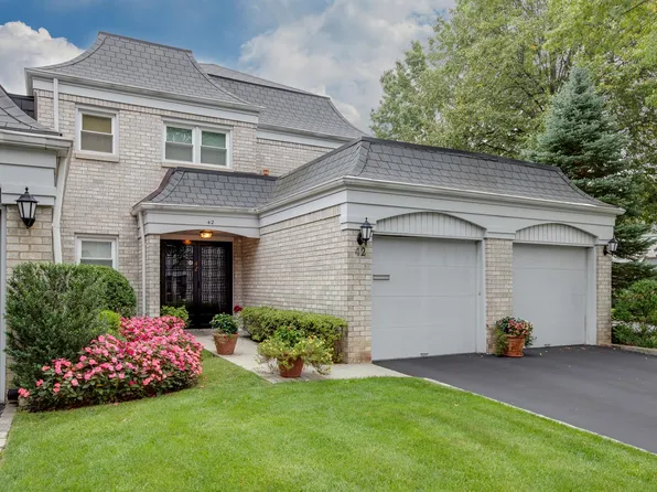 42 Fairway Dr, Manhasset, NY 11030