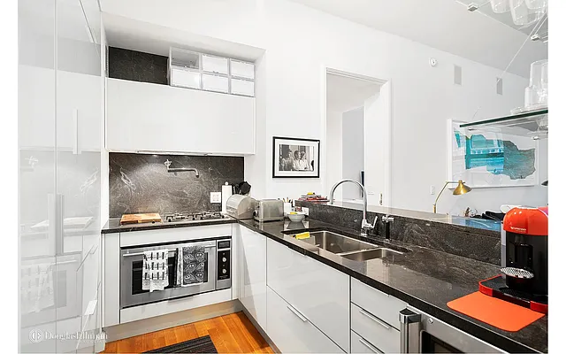 Rented by Douglas Elliman | media 16