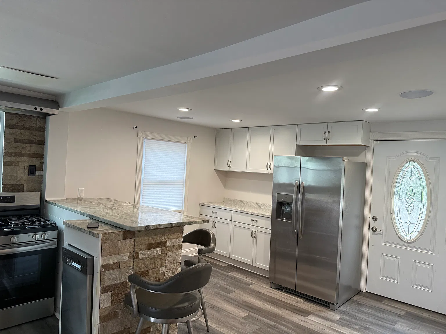 2 bed, 1400 sqft, $2,500 — Photo 3