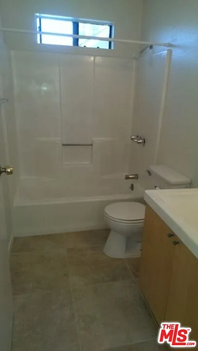 2 bed, 2.0 bath, 900 sqft, $2,100 — Photo 4