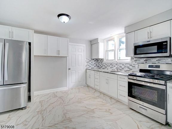 2nd image of 25 Chestnut St Floor 2