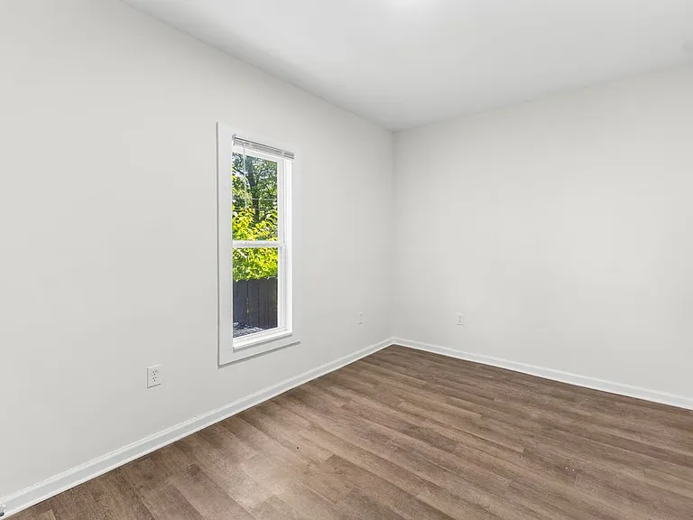 1341 Mooberry St — Photo 17