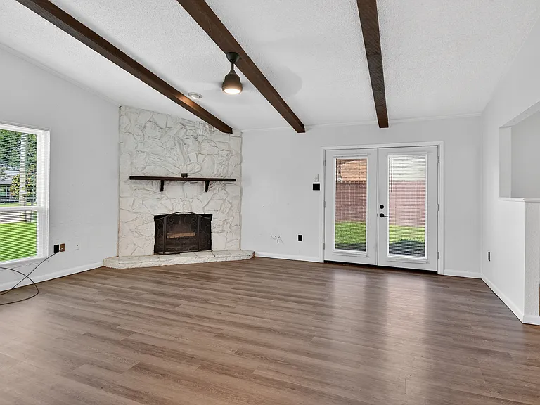 109 E Gladiola St — Photo 4