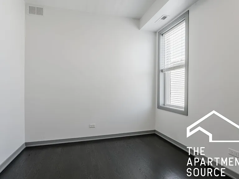 2806 N Mozart St #1R — Photo 7