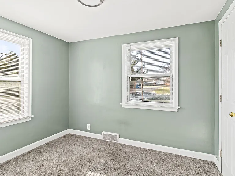 346 N 21st St — Photo 19