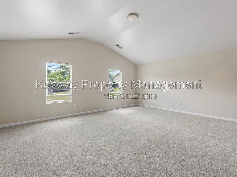 910 Clover Ct — Photo 10