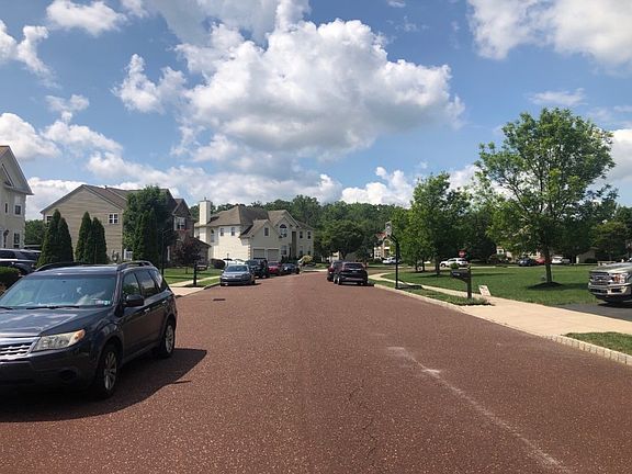 5th image of 1900 Mayflower Dr