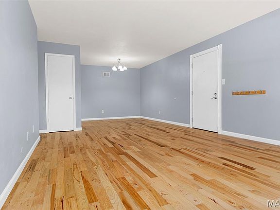 5th image of 149 Cumberland Park Ct APT B