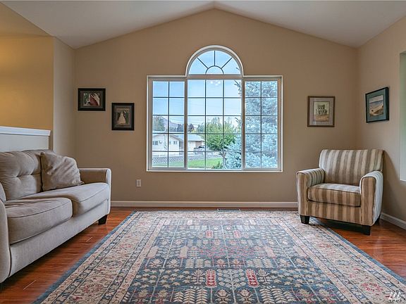 5th image of 1595 Pacific Ct