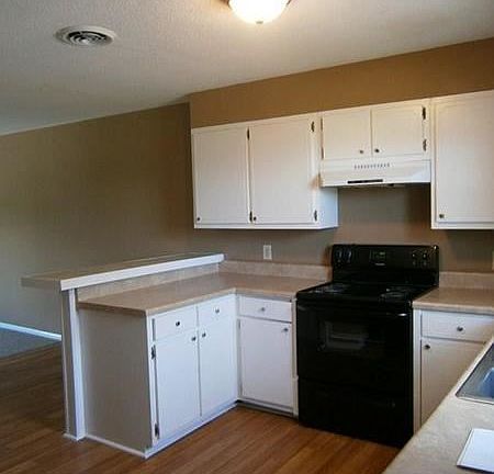 3rd image of 160 Kathy Ave APT 8