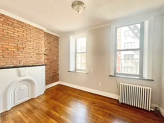 Rented by Century 21 Premier 