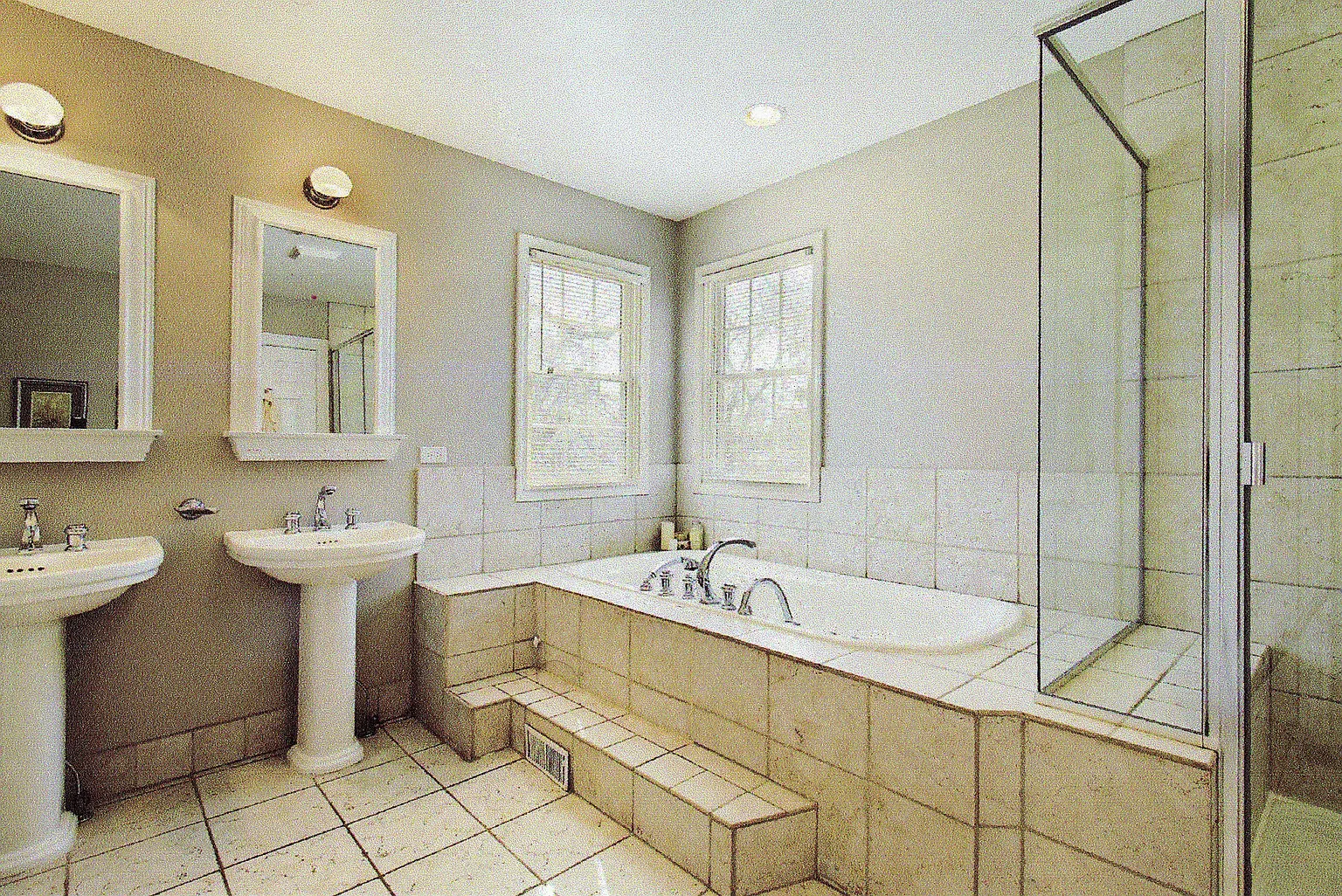 1929 Linneman St photo 1