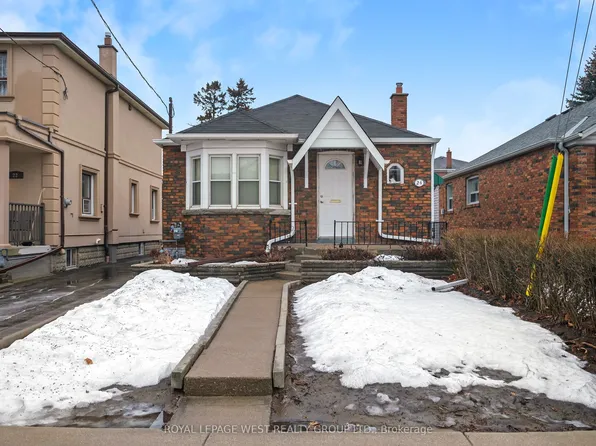 24 Barker Ave, Toronto, ON M4C 2N3