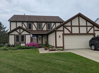 1245 Finch Dr, Bowling Green, OH 43402