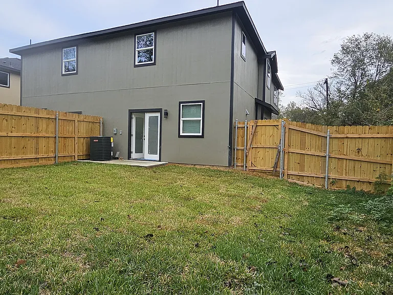 153 S 10th St #B — Photo 11