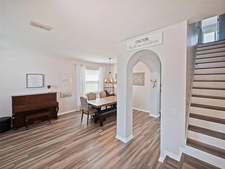 4904 Adair Oak Dr — Photo 2