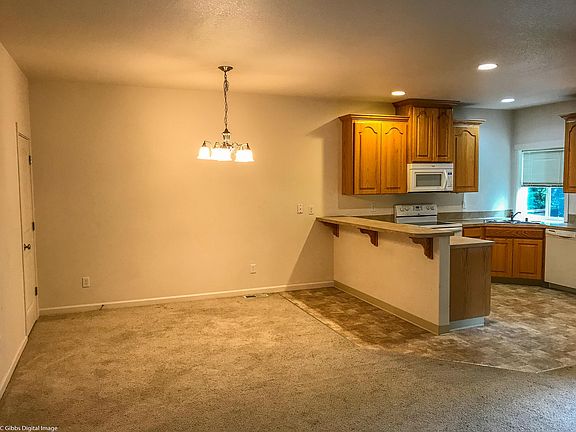 3rd image of 9502 NE 72nd St