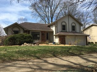 2925 Yellowstone Dr, Lawrence, KS 66047