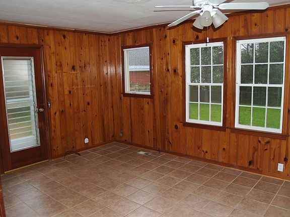 Large eating area or Den/office