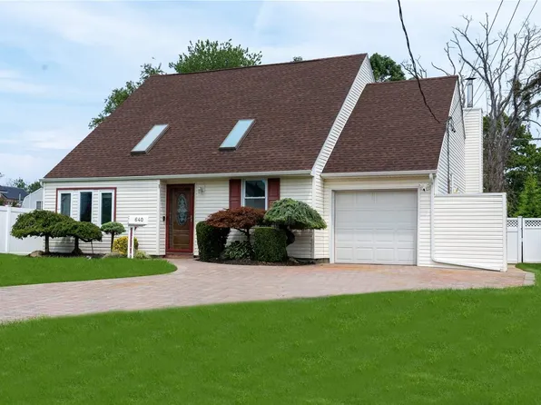 640 Grand Avenue, Lindenhurst, NY 11757