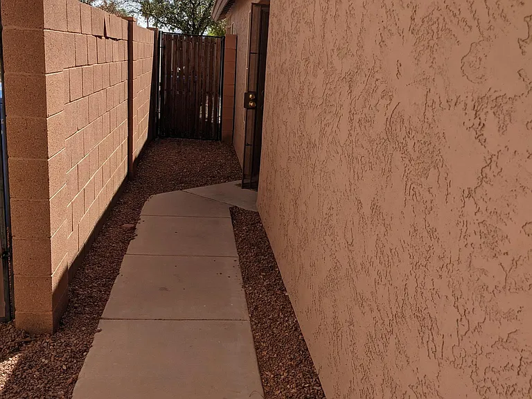 1942 E Aire Libre Ave — Photo 4