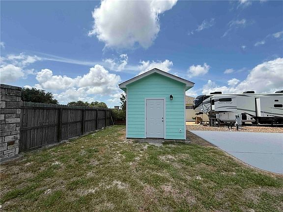 4th image of 63 Augusta Cir