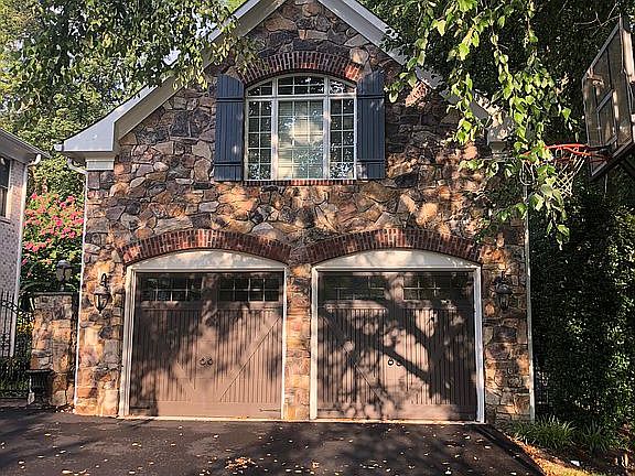 Separate Garage/Apartment