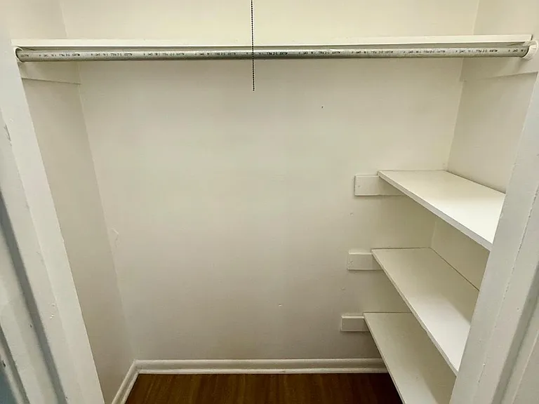 403 E Lynnwood Ln — Photo 17
