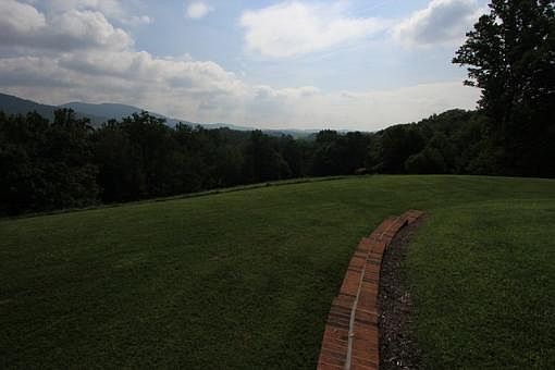 5th image of 219 Cherrywood Ln