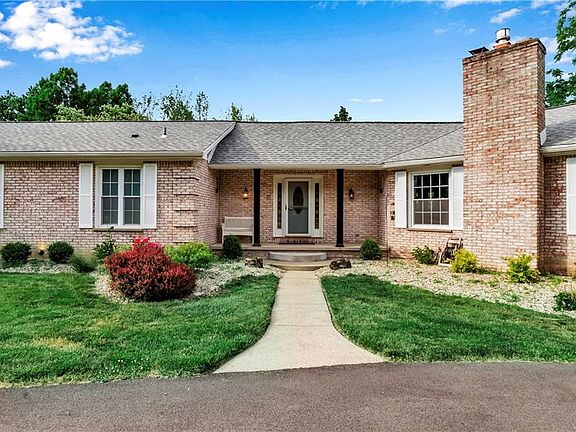 3rd image of 209 Crestwood Ln