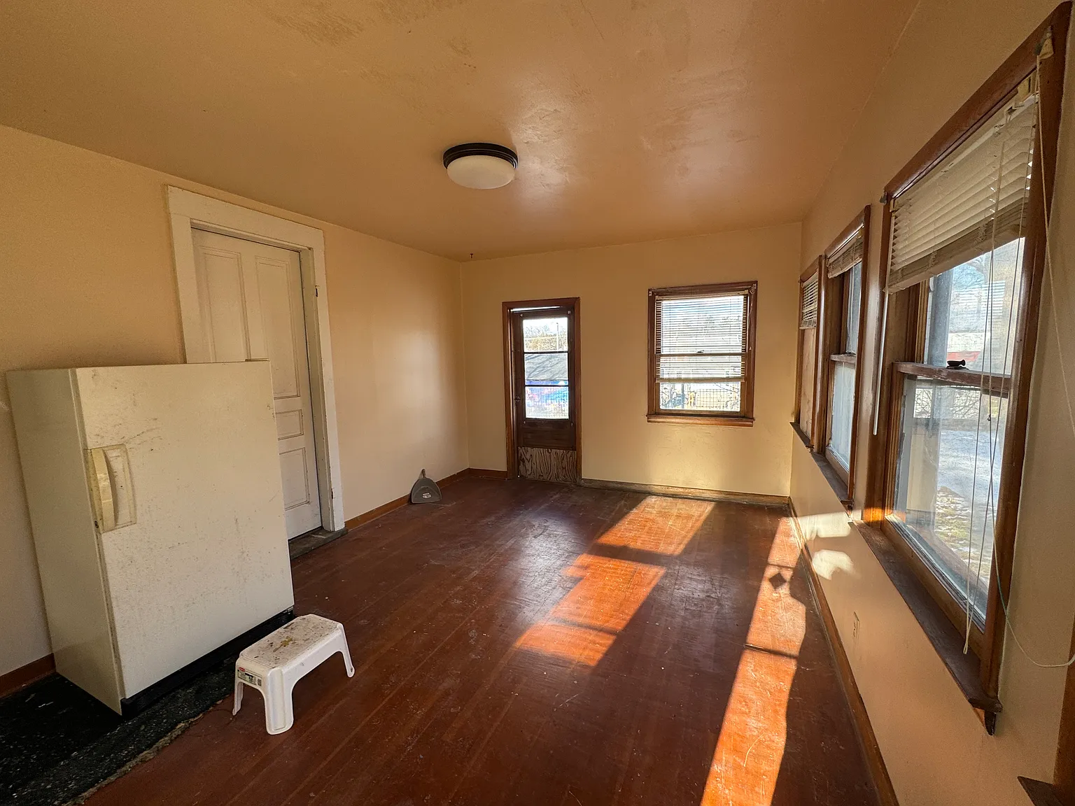 3 bed, 1700 sqft, $2,200 — Photo 4