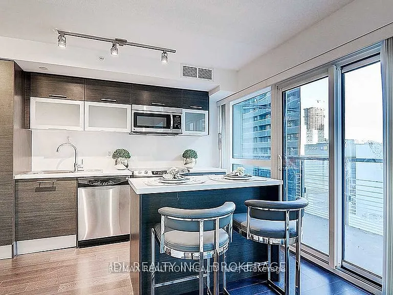 386 Yonge St #1112 — Photo 10