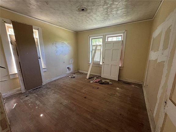 3rd image of 2773 Beech Ave