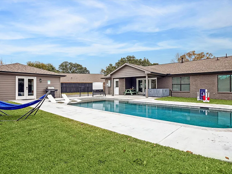 5631 Cerritos Dr — Photo 25