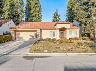 472 E Pebble Beach Dr, Fresno, CA