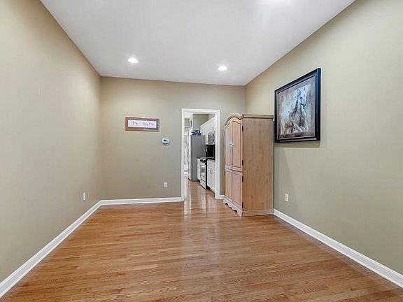 3rd image of 684 Highpointe Dr
