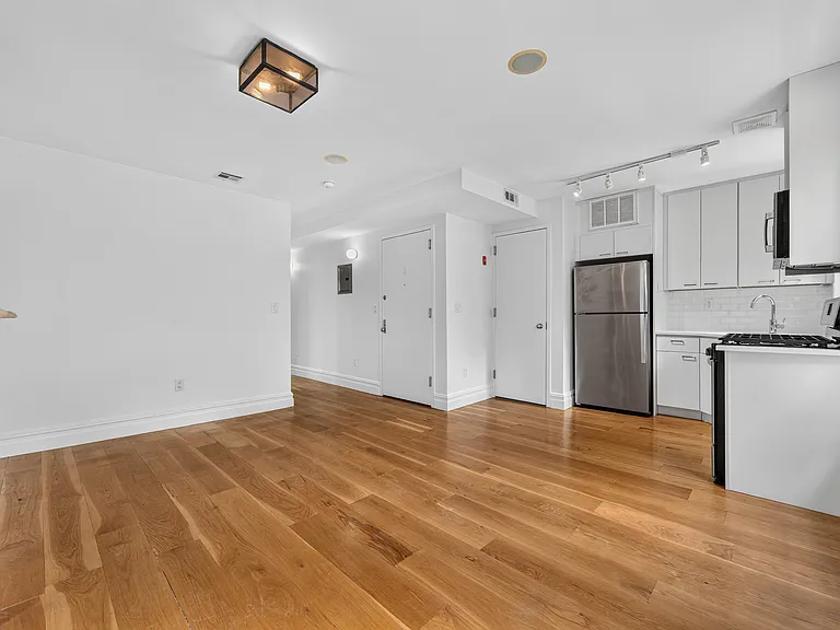 318 Madison St #2 — Photo 4