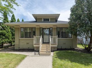 462 Warwick St, Saint Paul, MN 55105
