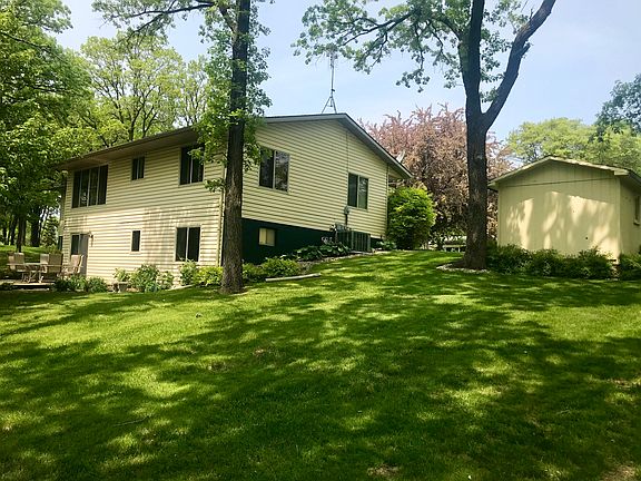 5th image of 826 Scenic Dr NE