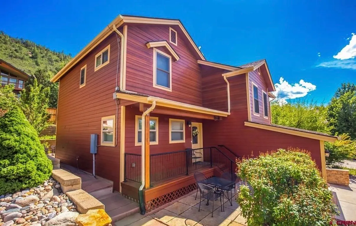 3 bed, 2.5 bath, 1873 sqft, $3,200 — Photo 2
