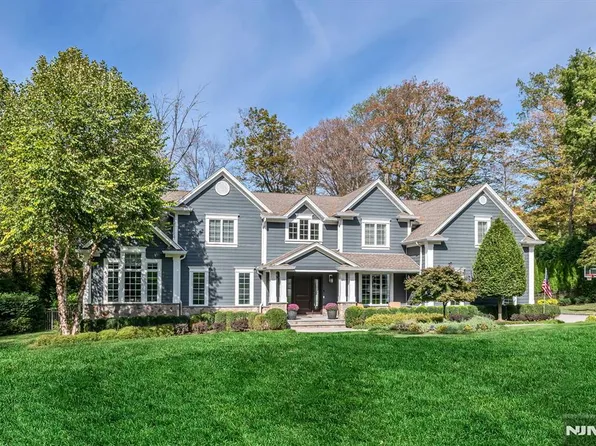 11 Aldbury Dr, Saddle River, NJ 07458