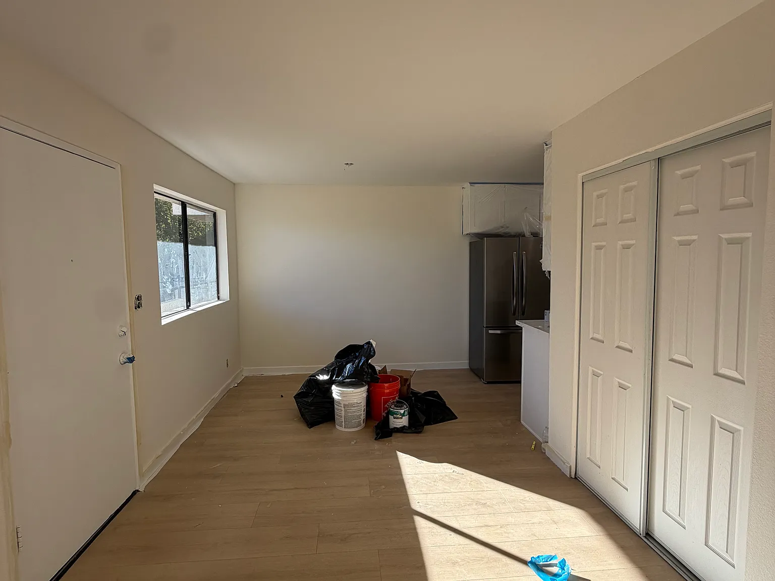 1170 Spazier Ave — Photo 3