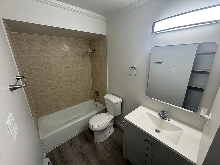 495 Madison Ave #3B — Photo 9