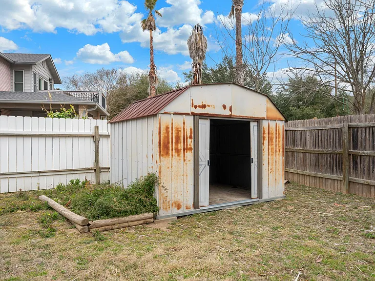 1688 Fir Cir — Photo 33
