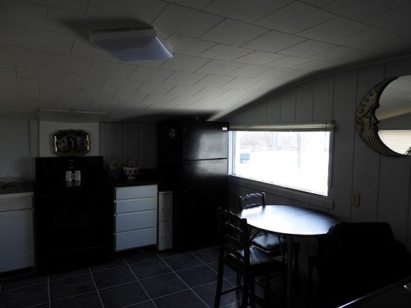 3rd image of 216 D Ave NE