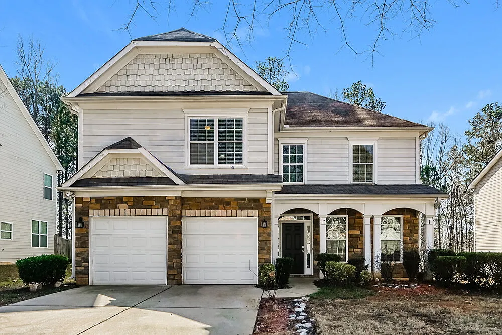 4 bed, 2.5 bath, 2554 sqft, $2,055 — Photo 1