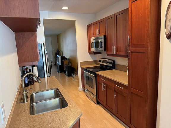 4th image of 249 SW 13th Terrace #249