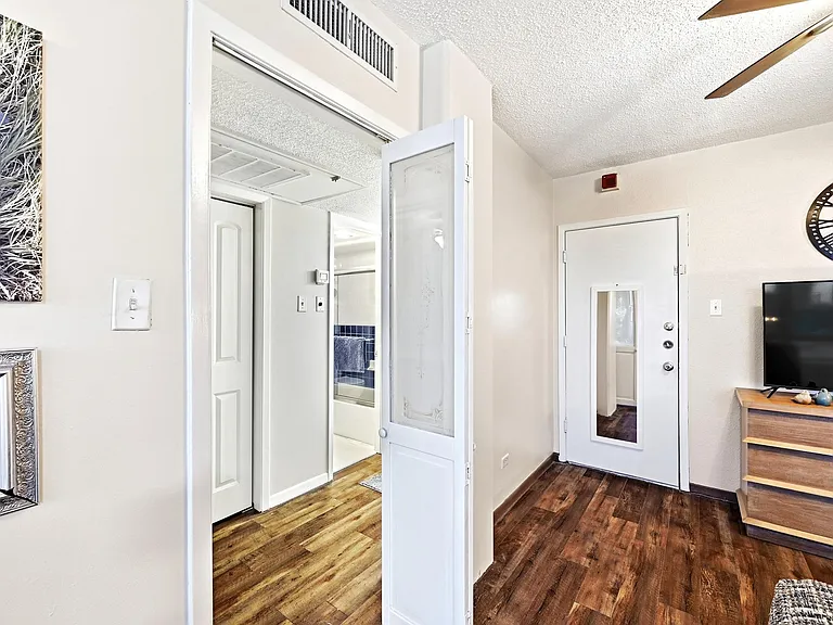 1212 Guadalupe St #308 — Photo 14