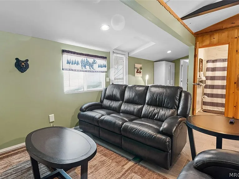 545 Highland Rd — Photo 11
